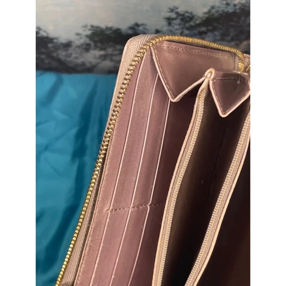 Women's Gucci Beautiful Wallet Opalescent Purple & Pink EUC In Box - Picture 6 of 10